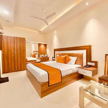 Hotel White And Restaurant 300 Mtr From Golden Temple Amritsar Ngoại thất bức ảnh