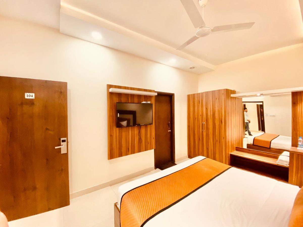 Hotel White And Restaurant 300 Mtr From Golden Temple Amritsar Ngoại thất bức ảnh