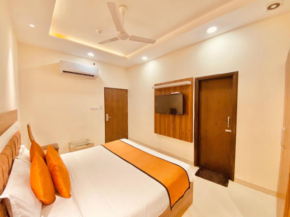 Hotel White And Restaurant 300 Mtr From Golden Temple Amritsar Ngoại thất bức ảnh