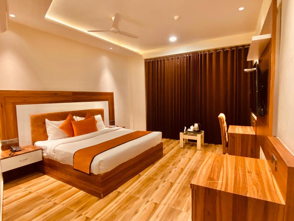 Hotel White And Restaurant 300 Mtr From Golden Temple Amritsar Ngoại thất bức ảnh