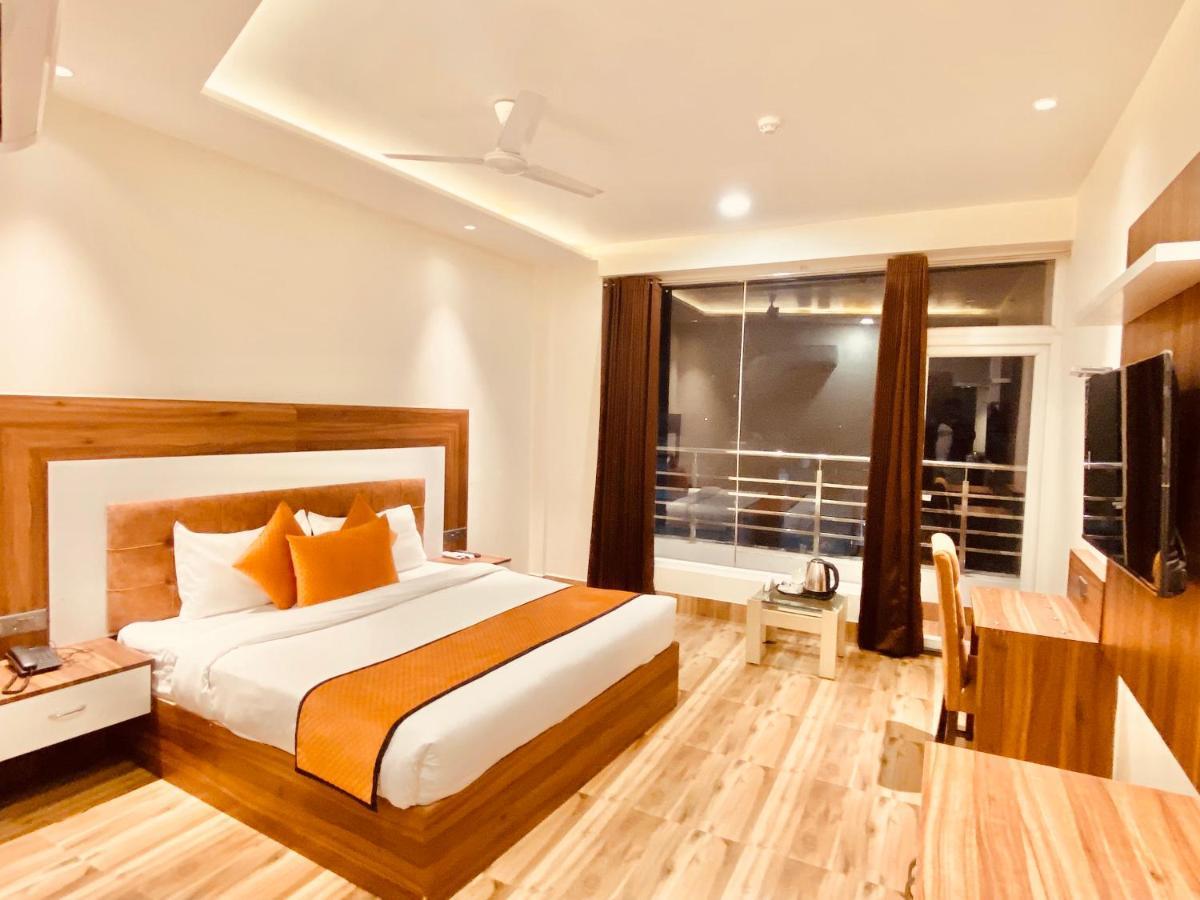 Hotel White And Restaurant 300 Mtr From Golden Temple Amritsar Ngoại thất bức ảnh