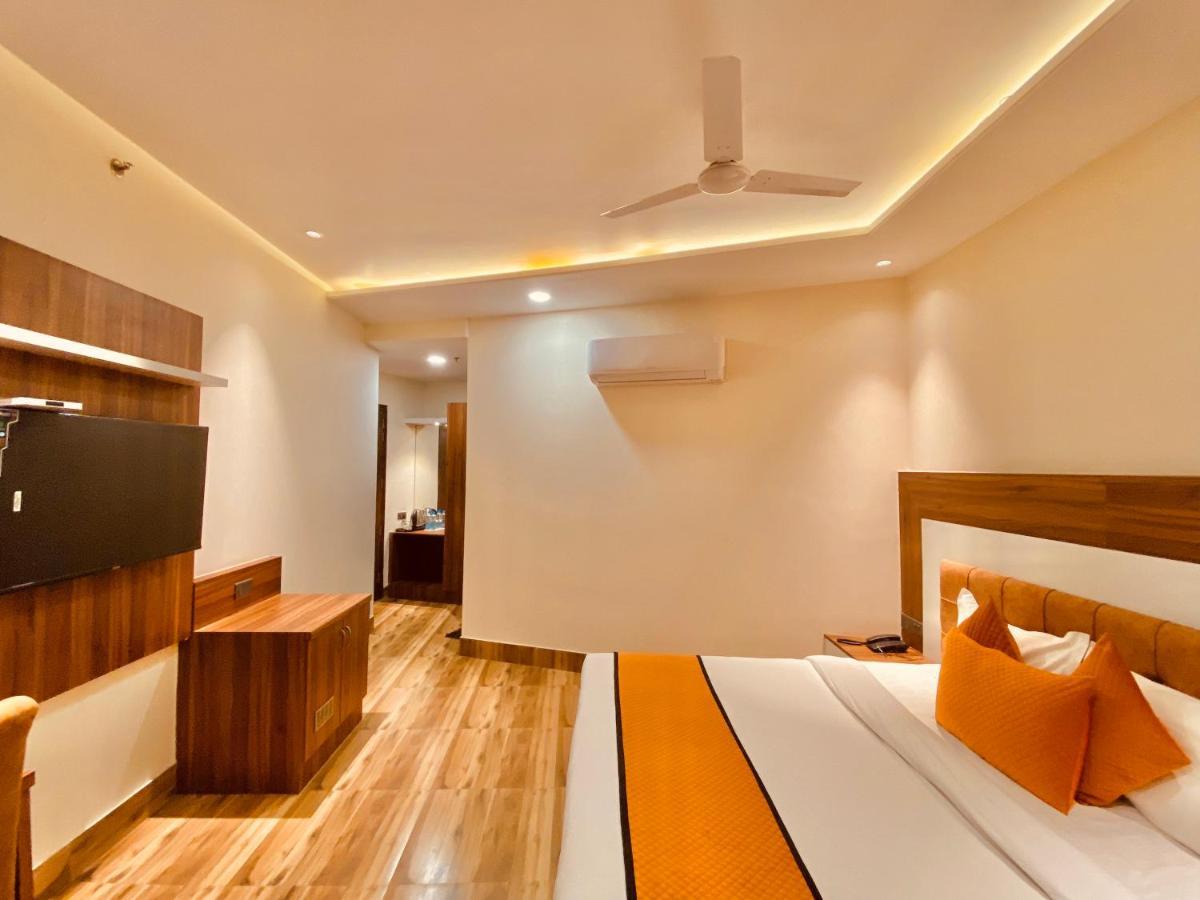 Hotel White And Restaurant 300 Mtr From Golden Temple Amritsar Ngoại thất bức ảnh