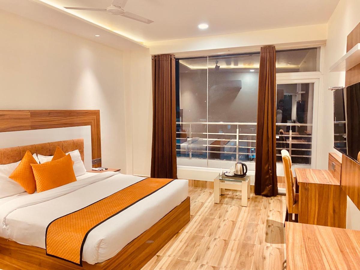 Hotel White And Restaurant 300 Mtr From Golden Temple Amritsar Ngoại thất bức ảnh