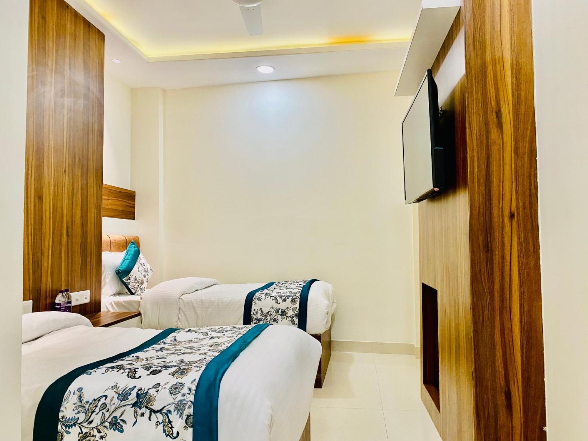 Hotel White And Restaurant 300 Mtr From Golden Temple Amritsar Ngoại thất bức ảnh