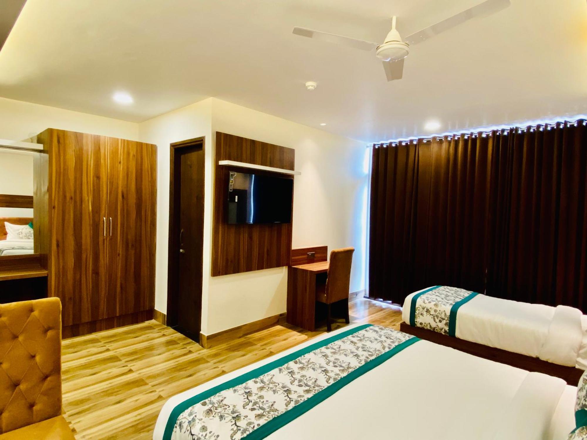 Hotel White And Restaurant 300 Mtr From Golden Temple Amritsar Ngoại thất bức ảnh