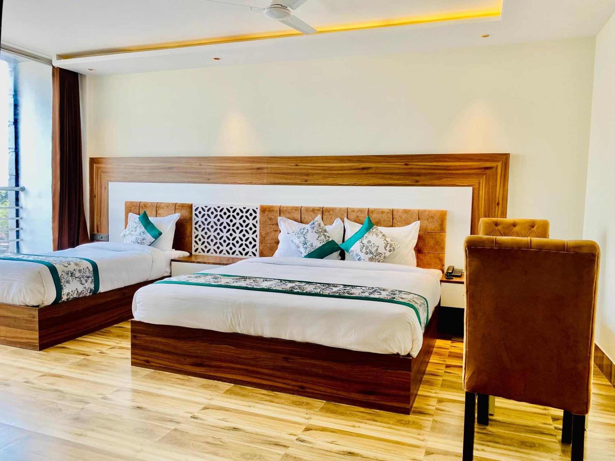Hotel White And Restaurant 300 Mtr From Golden Temple Amritsar Ngoại thất bức ảnh