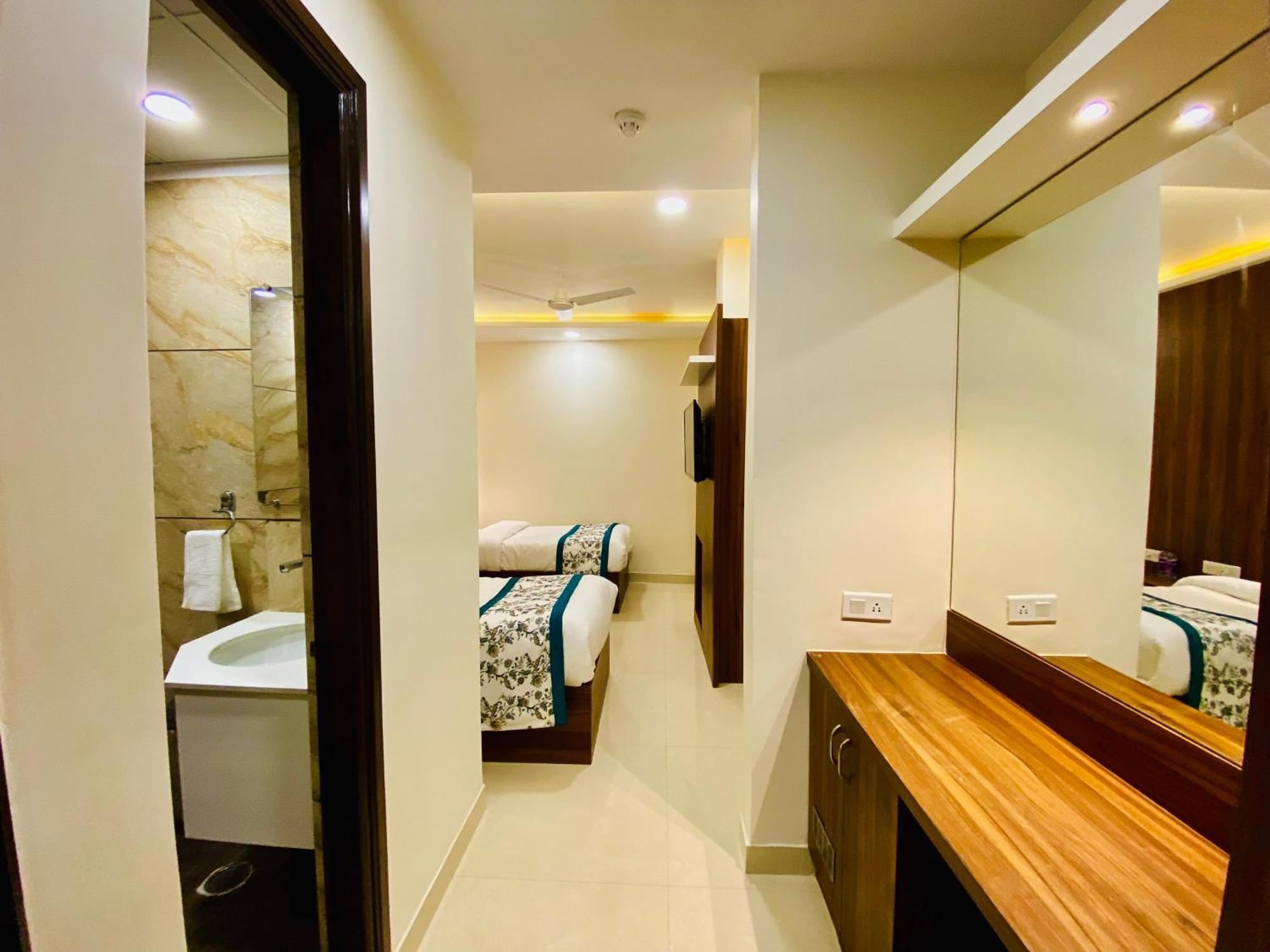 Hotel White And Restaurant 300 Mtr From Golden Temple Amritsar Ngoại thất bức ảnh